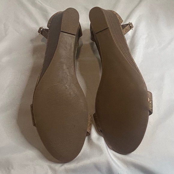 ANN TAYLOR SANDALS - Picture 3 of 13